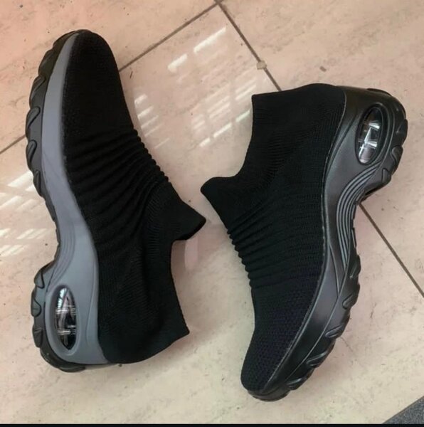 Elastic sneaker