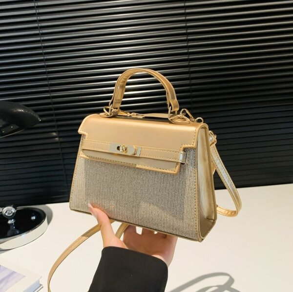 Ladies dressing bag