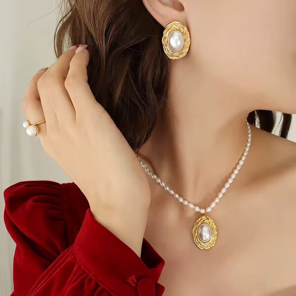 Ensemble plaqué or et perles
