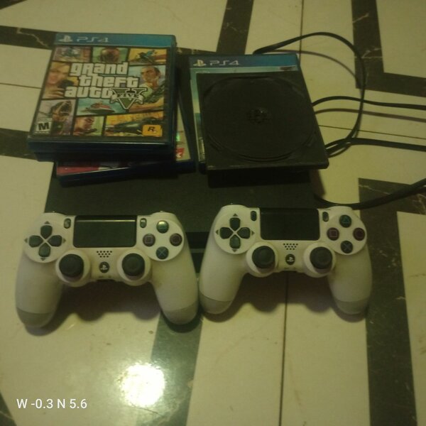 PS4 slim