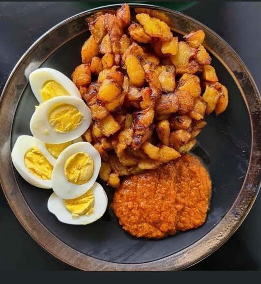 Délice plantains frits et œufs