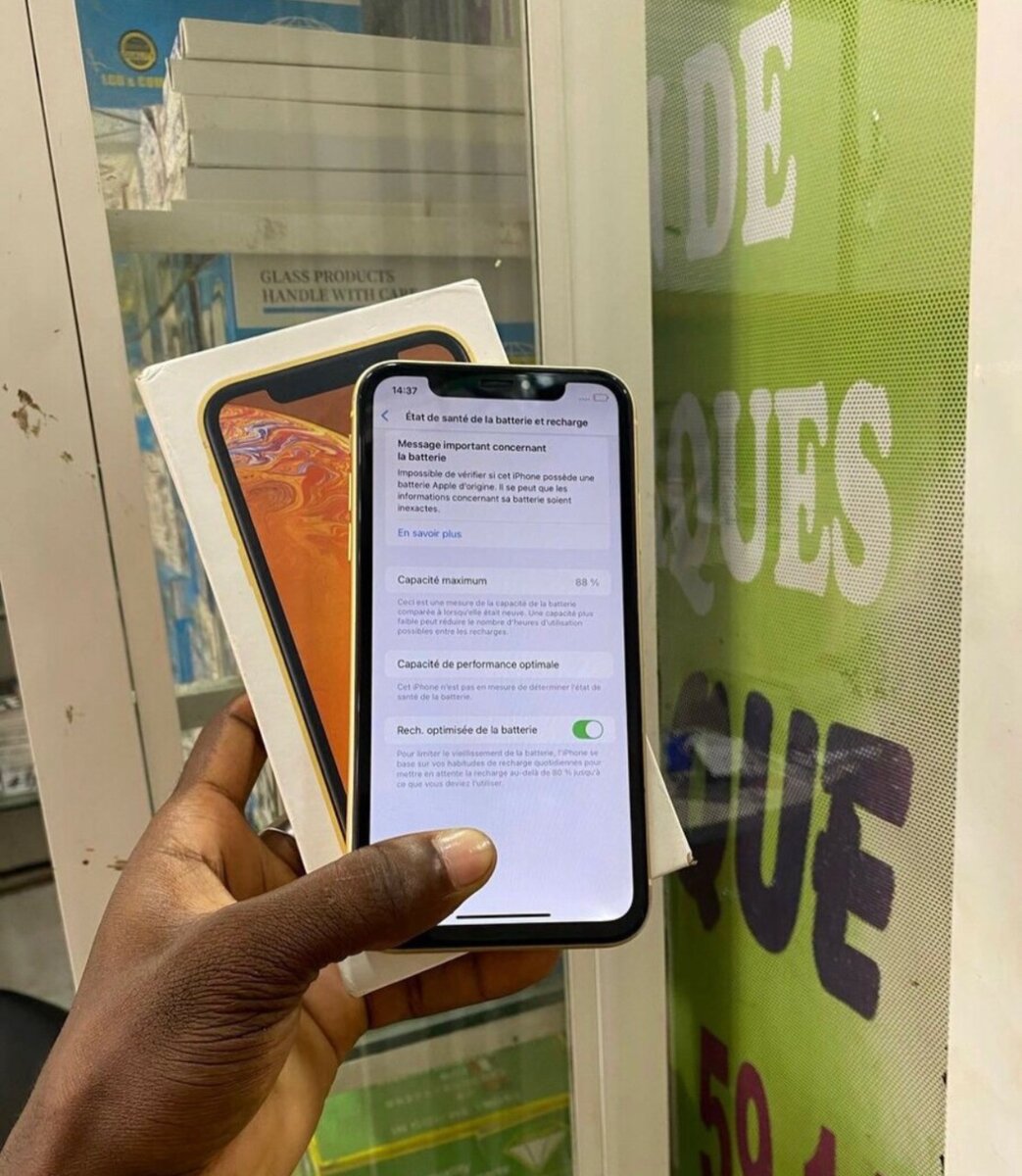 iPhone XR jaune 64Go neuf