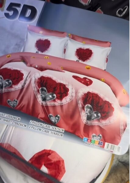 Emoji Duvet 🥰🥰🥰 6pcs Duvet set