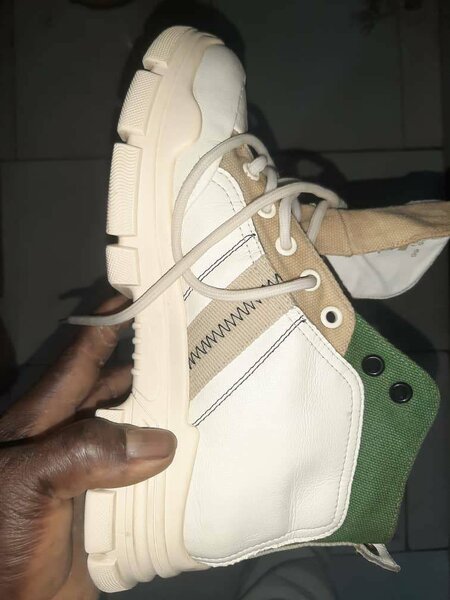 Shoe