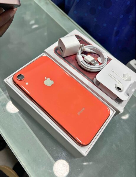 iPhone XR rouge neuf