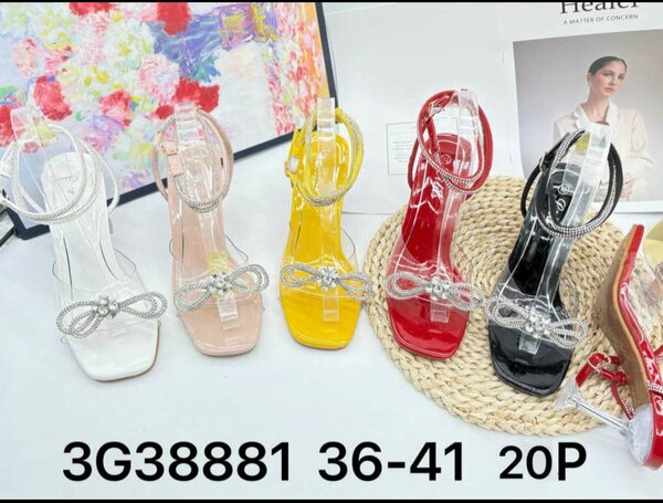 Flat heel sandals