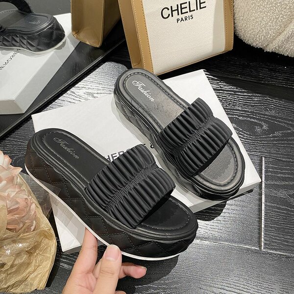 Women's slides