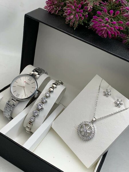 ️  CURREN WATCH WITH BRACELET AND EARRINGS.