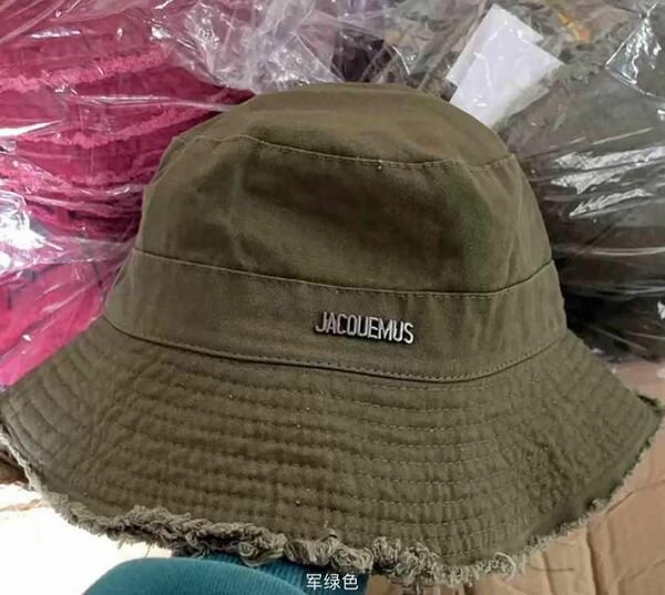 chapeaux