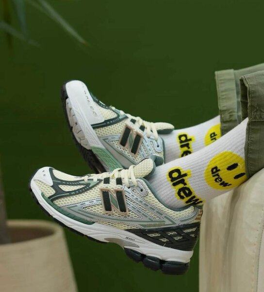 NEW BALANCE SNEAKER