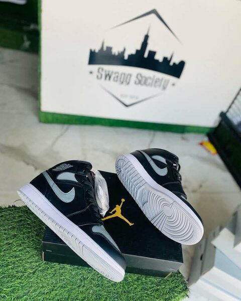 AIR JORDAN 1