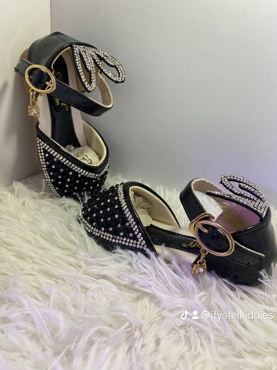 Girls shoes