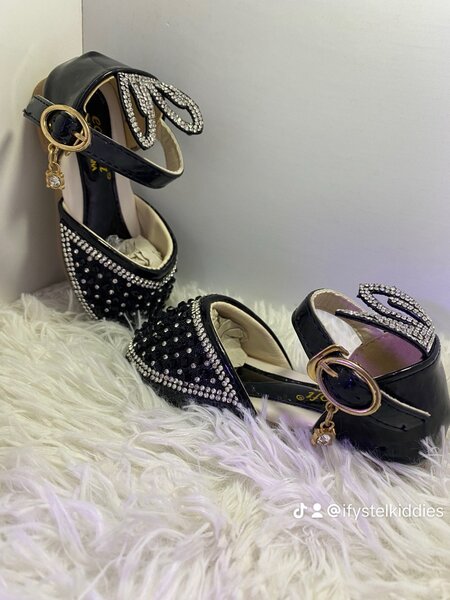 Girls shoes