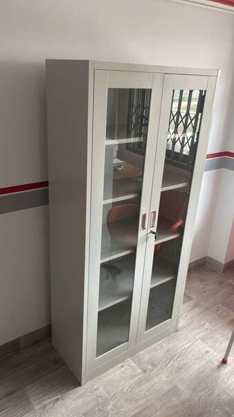 Armoire vitre