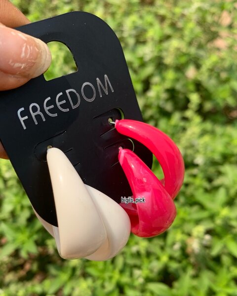 Lightweight earring