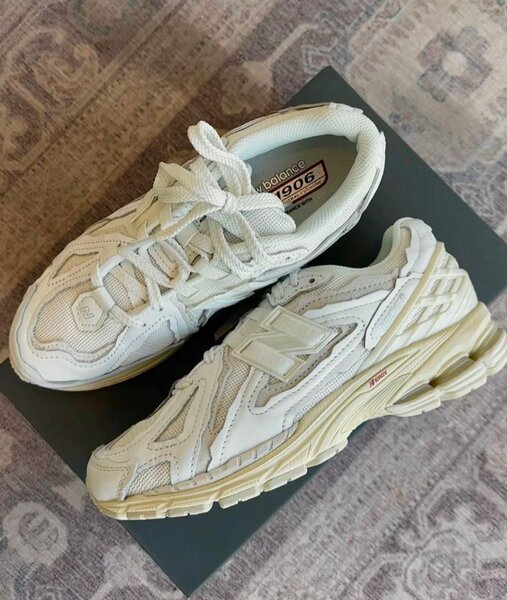 New balance 2002r