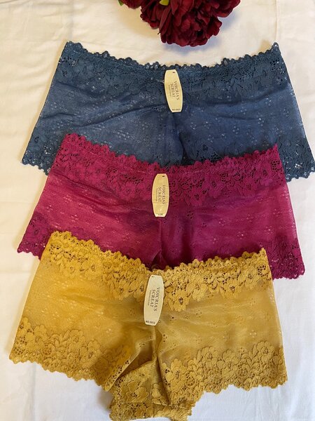 Laced booty shorts