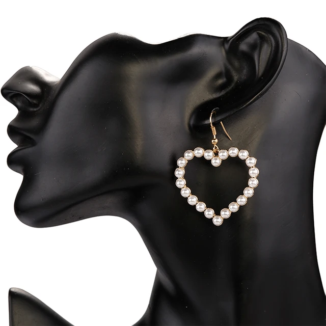 Boucle d'oreille en forme de cœur perlé