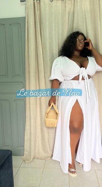 Femmes blanc ensemble, top et jupe longue