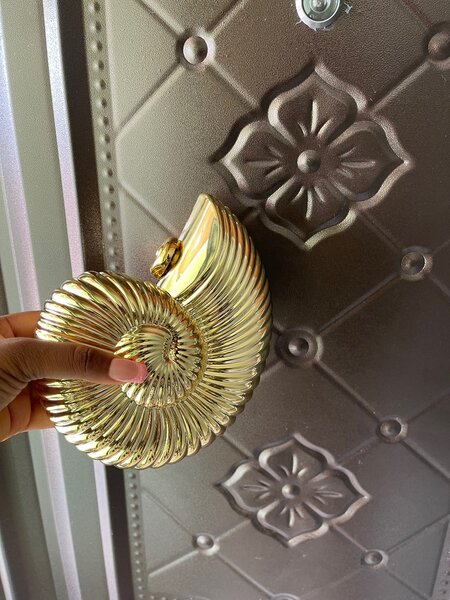 Shell clutch