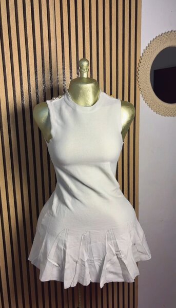 Robe sans manches à volants