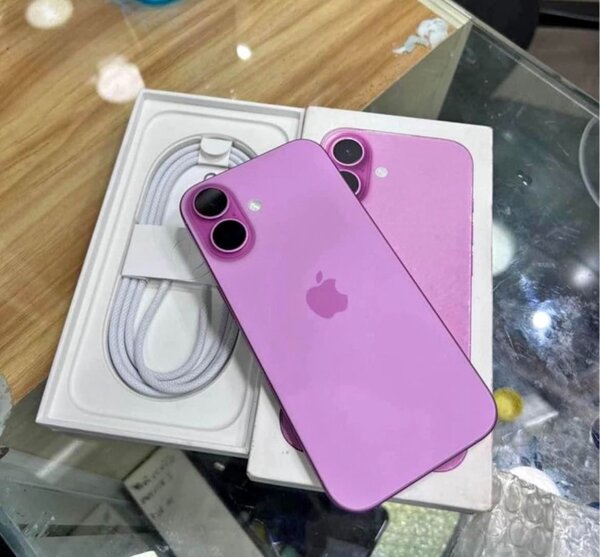 iPhone 16 simple