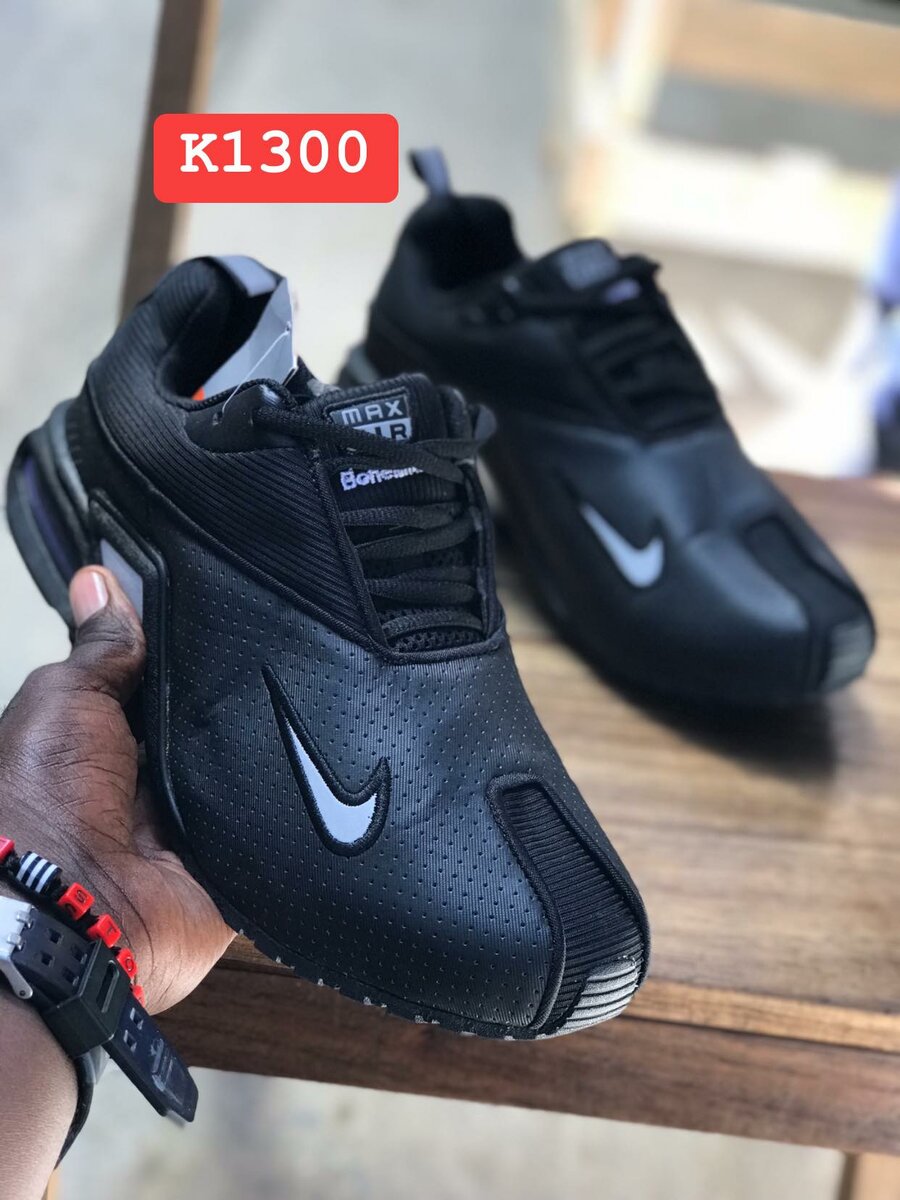 sport shoes 