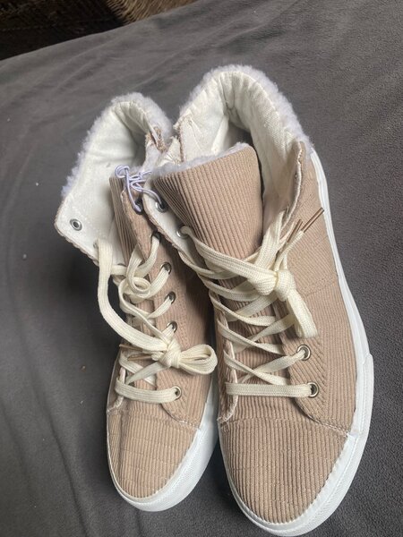 Womens shoes