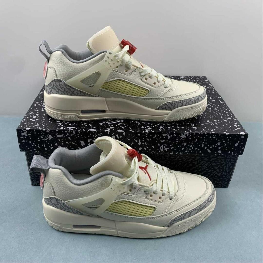 Jordan 4 sneaker