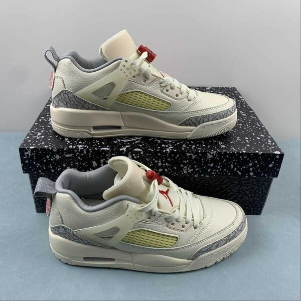 Jordan 4 sneaker