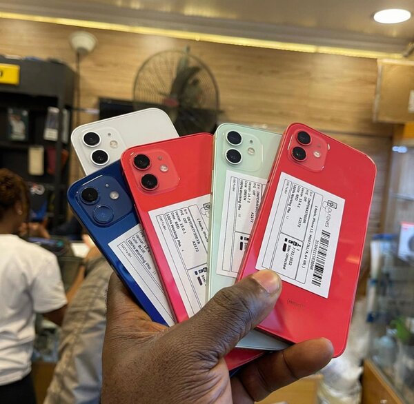 IPHONE 12