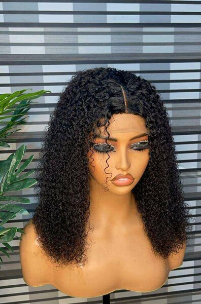 Kinky wet curls