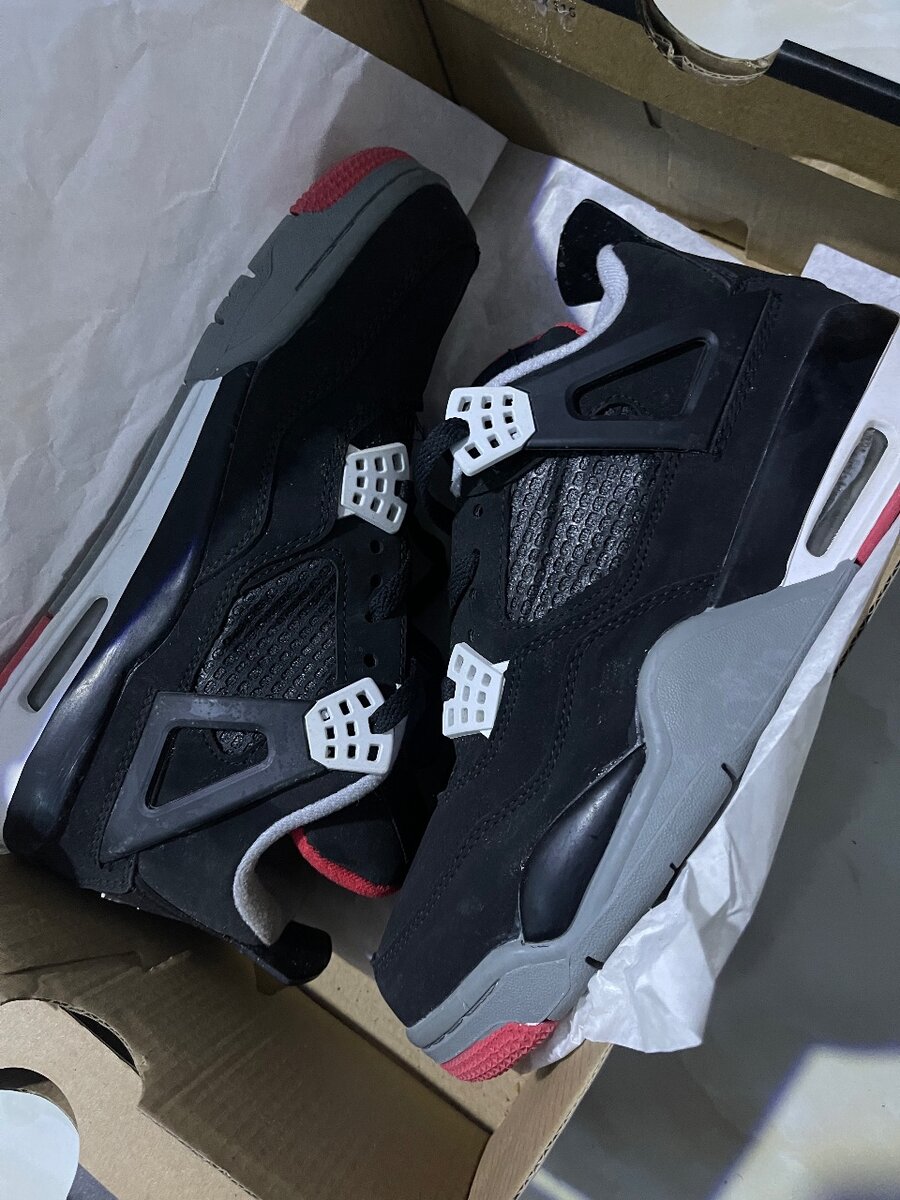 Jordans J4