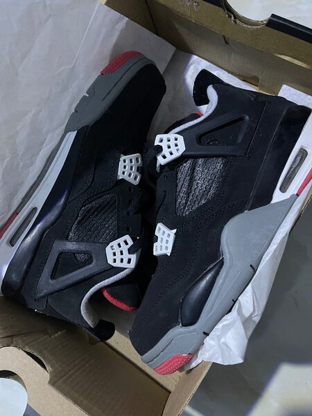 Jordans J4