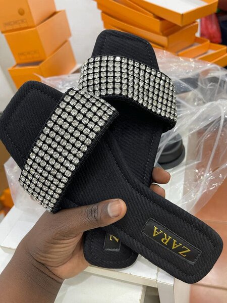 tongs Zara