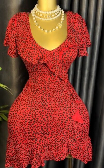 Robe rouge avec imprimé