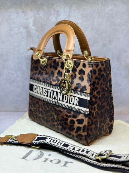 DIOR