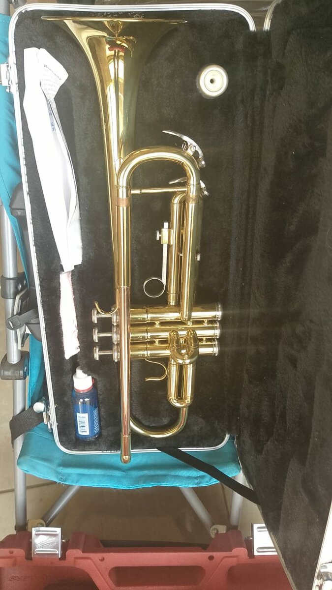 Trumpets,pianomusic equipments