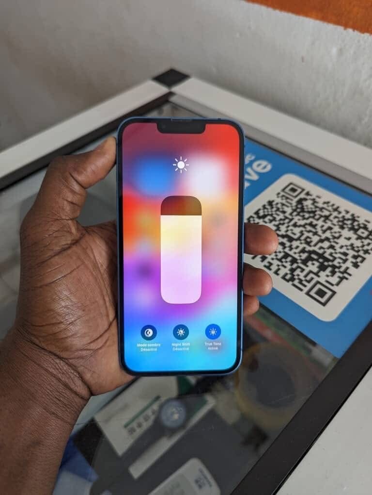 Smartphone iPhone bleu 128 Go