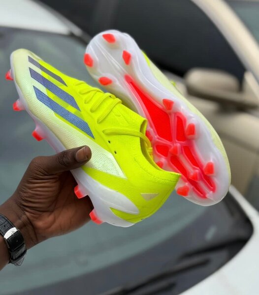 Chic paire de foot