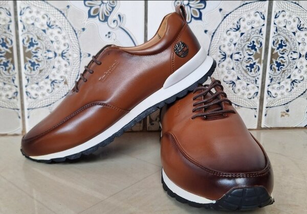 Chaussures en cuir marron élégantes
