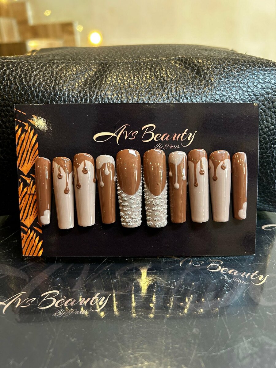 Press on nails