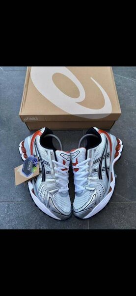Asics Sneakers