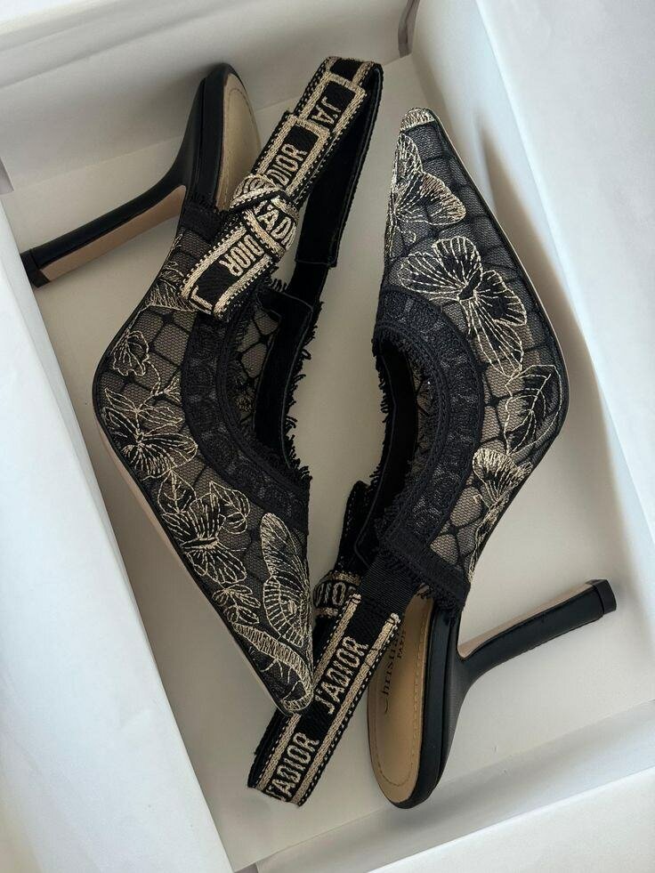 HEELS