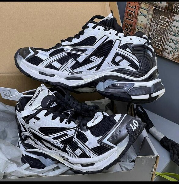 Balenciaga tracker