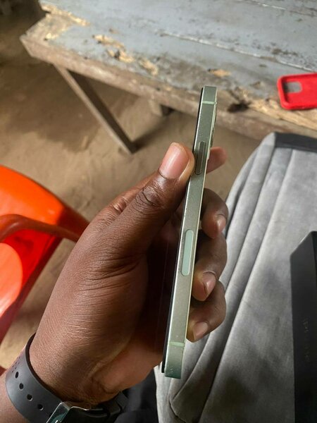 Iphone 12 Simple