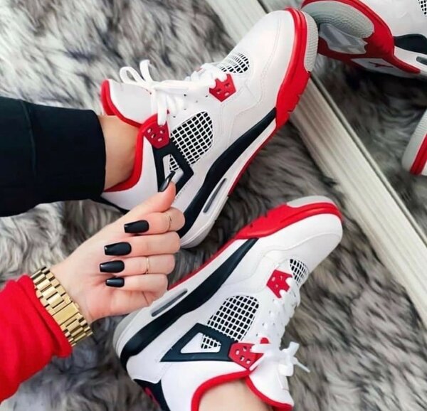 AIR JORDAN 4