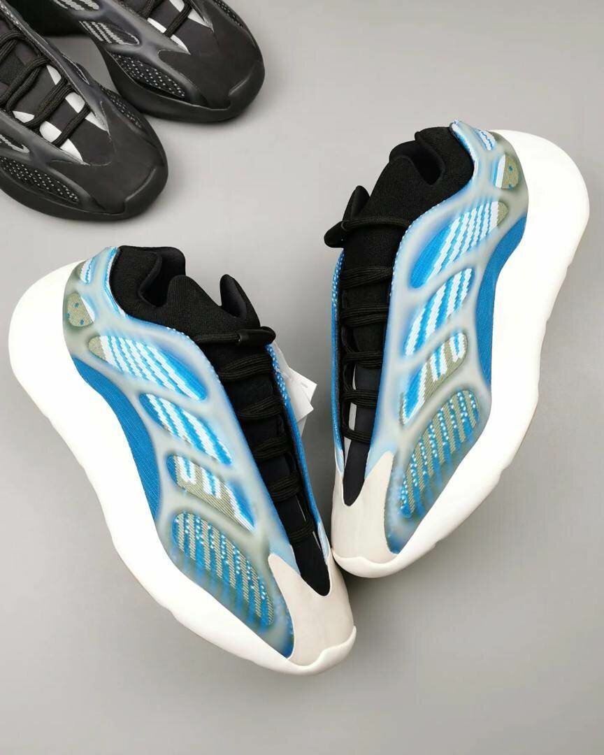 YEEZY 700 V3