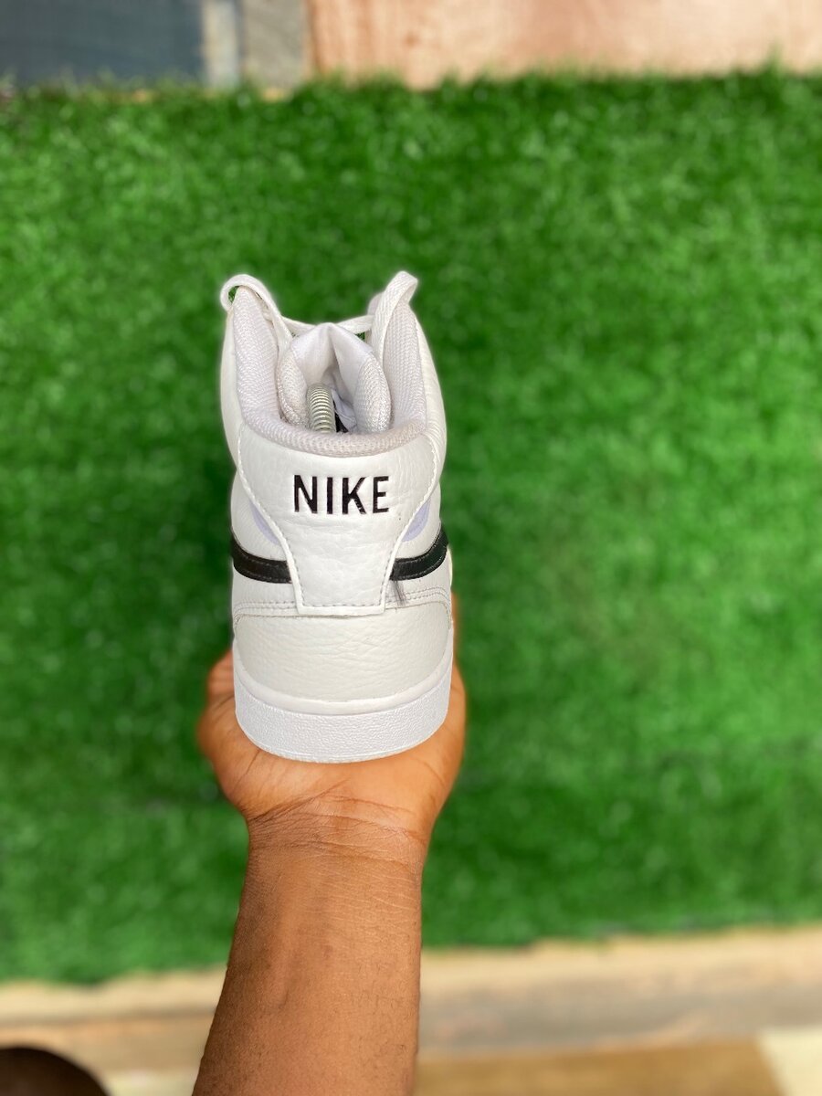 NIKE