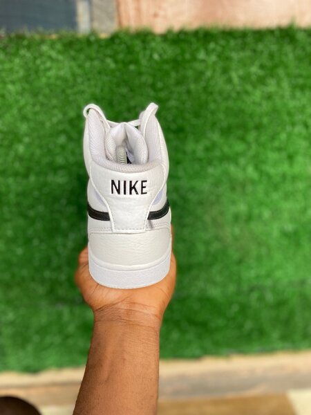 NIKE
